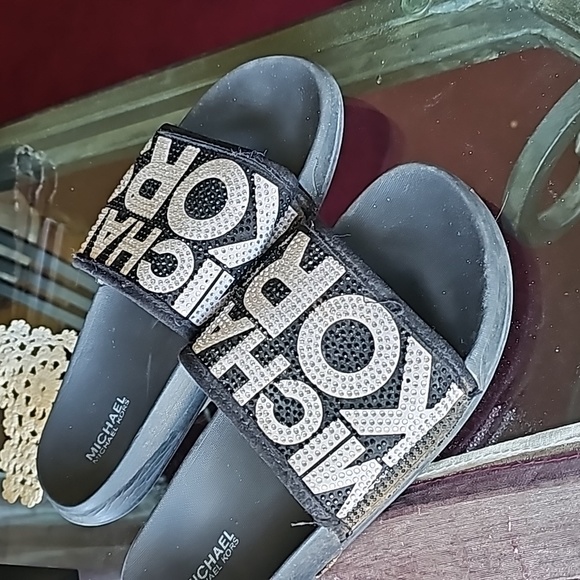 MK Gilmore Slides - Picture 4 of 8